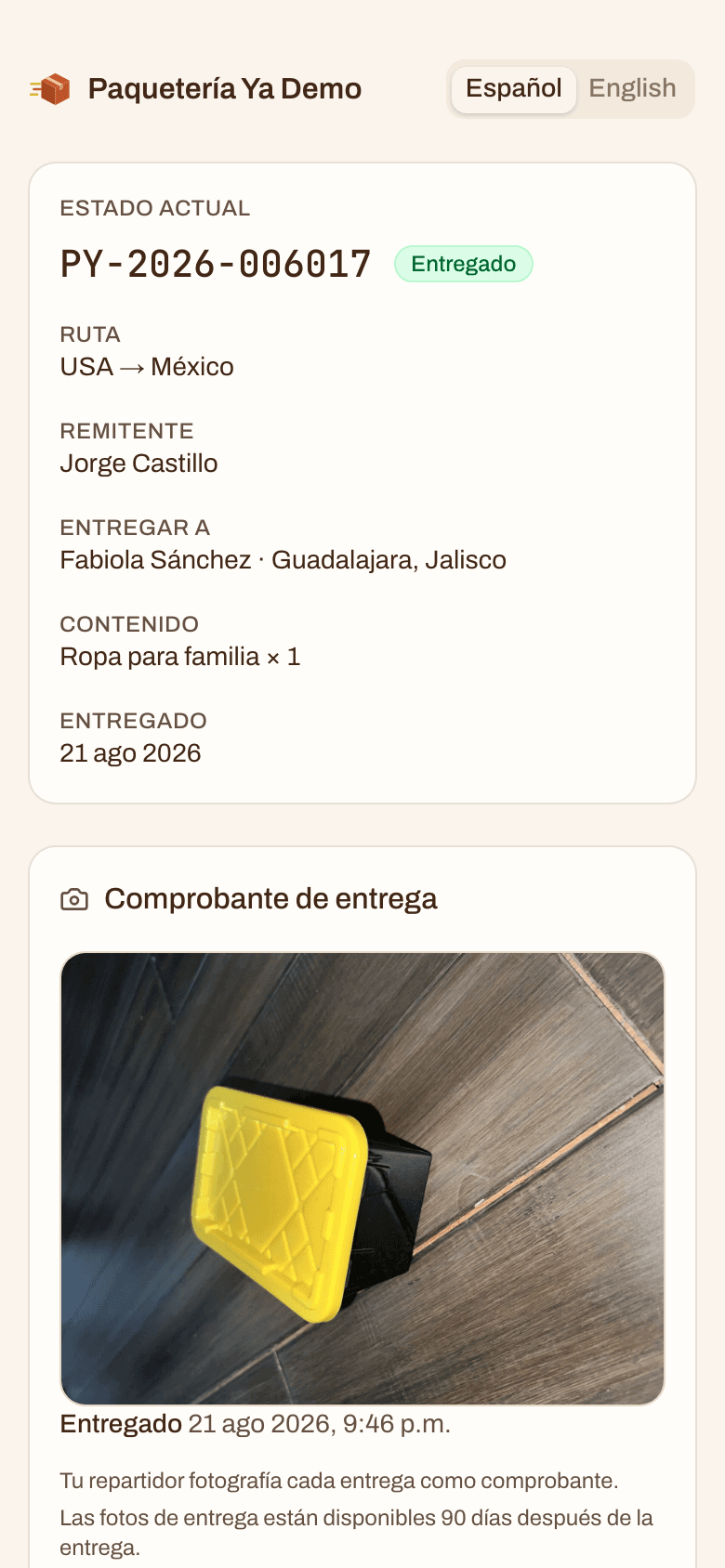 Una página pública de rastreo en un teléfono con un paquete entregado y su foto de comprobante de entrega.