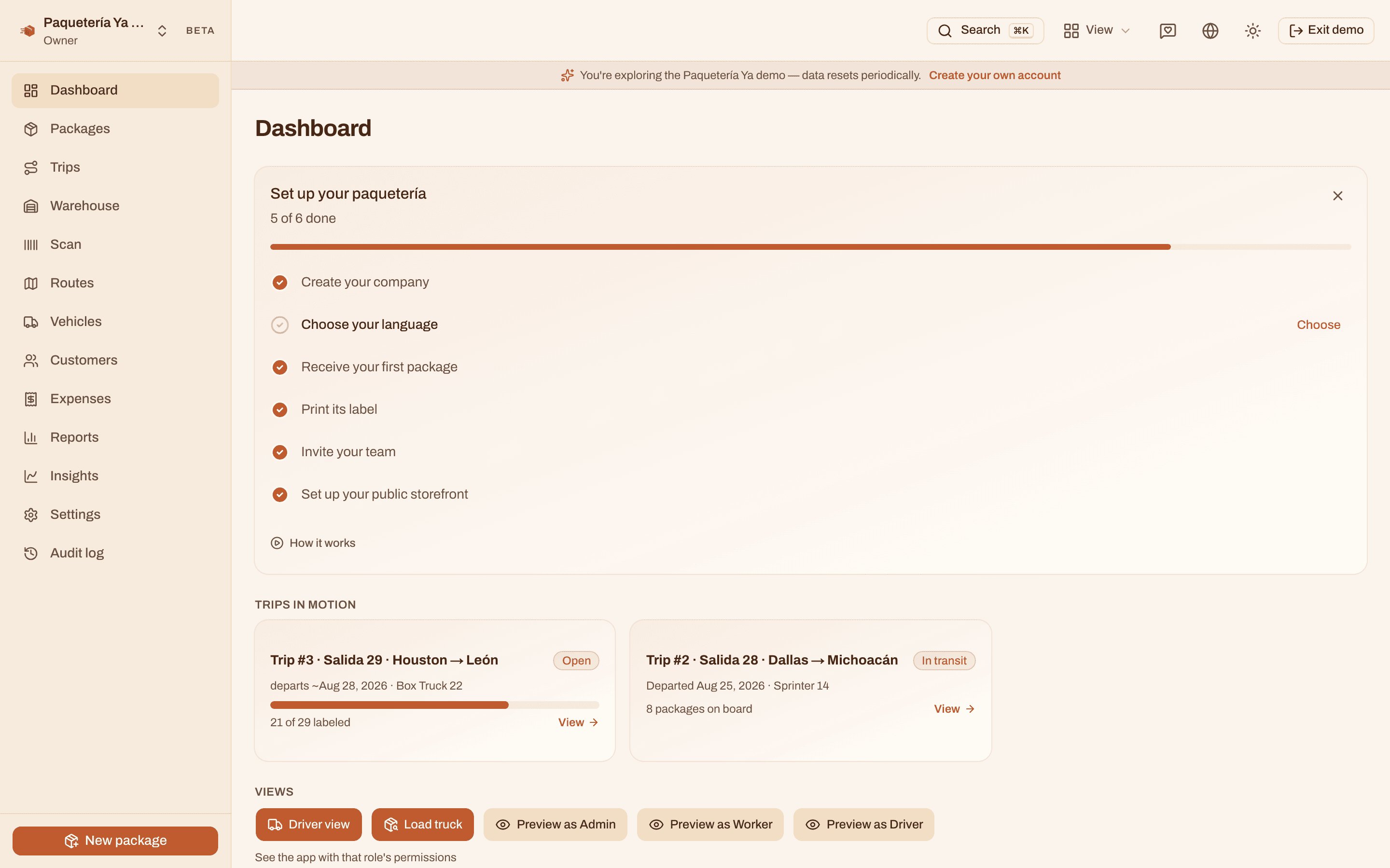 The Paquetería Ya dashboard of the demo account, with trips in motion, package totals and revenue cards.